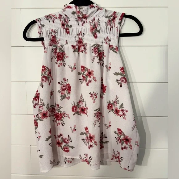 Chic Floral Tank Top - Picture 2 of 3